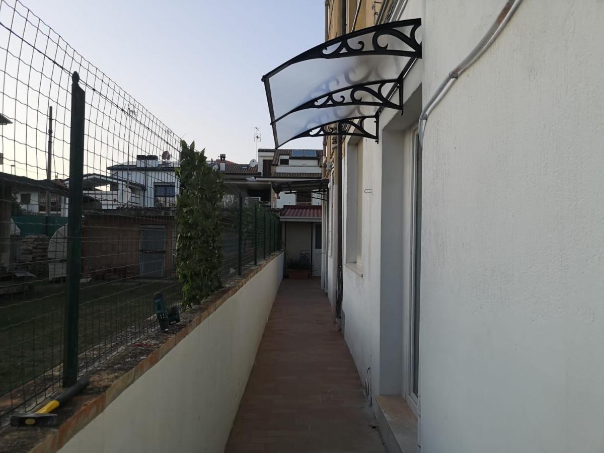 La Casetta Al Mare Чивитанова Марке Екстериор снимка