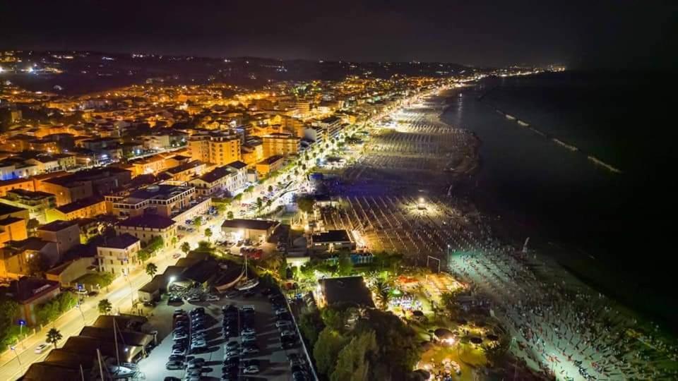 La Casetta Al Mare Чивитанова Марке Екстериор снимка